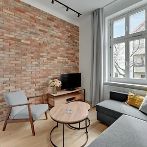 Grand - Two Bedroom, 6 Person Center Apartament
